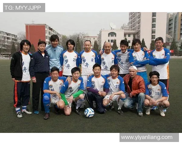 足球明星齐聚一堂动画风格高清合照展现足球魅力与激情